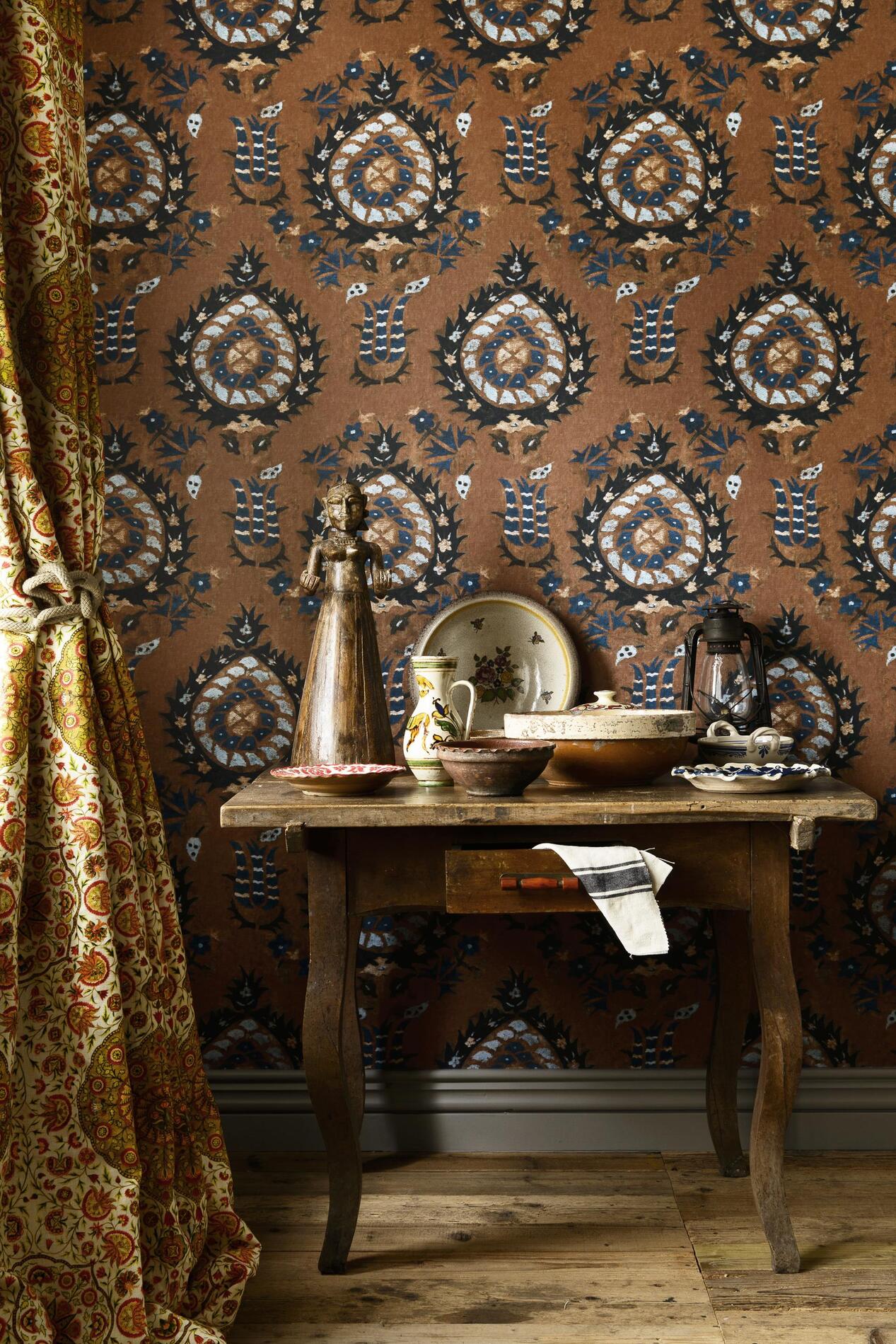 mind-the-gap-flourish-wallpaper
