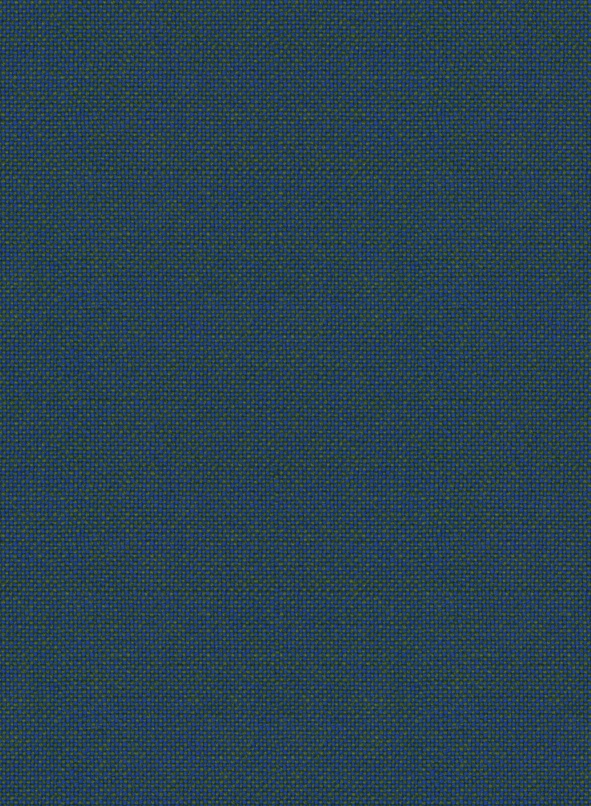 890