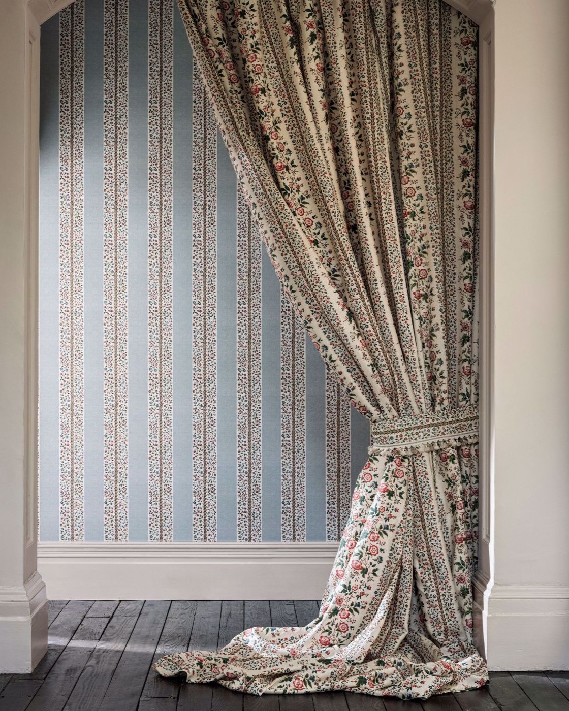 Sanderson Pergola Stripe Wallpaper 